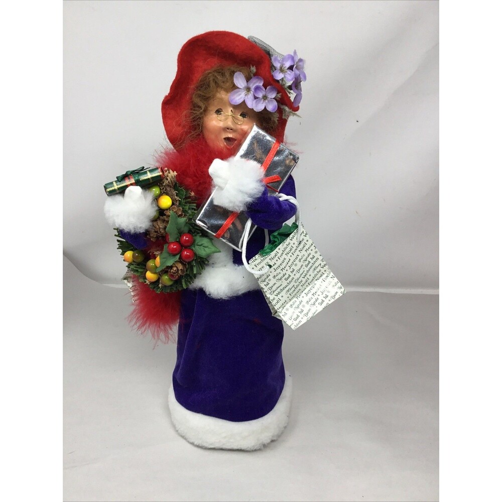 Byers Choice 2004 Red Hat Society Shopping Woman w/Wreath, Bags & Present